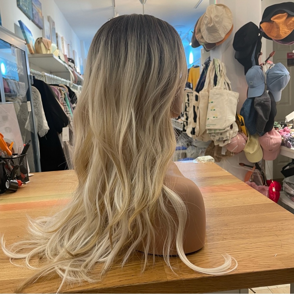 Human hair blend ombré blonde layered wave wig - Picture 6 of 11